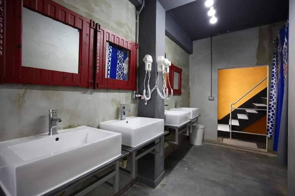 蜂巢膠囊旅店 - Hive B&B Хуалянь Экстерьер фото